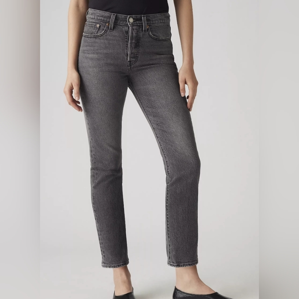 LEVIS GREY WEDGIE STRAIGHT JEANS SIZE 25
